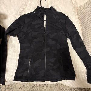 lululemon athletica Women's Dark Gray Black Camo Full-Zip Utility Jacket